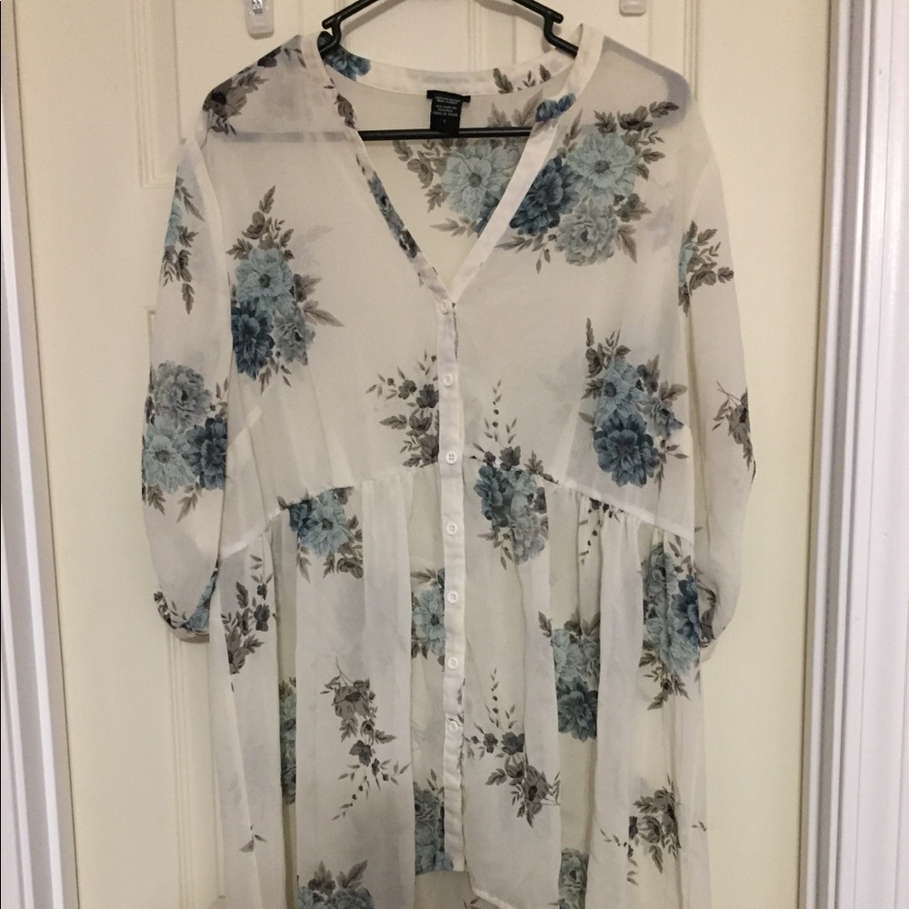 Torrid Hi Low button chiffon style top